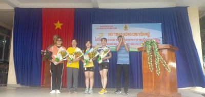 Hội thao bóng chuyền nữ Chào mừng kỷ niệm 92 năm ngày thành lập Hội Liên hiệp Phụ nữ Việt Nam và kỷ niệm 40 năm ngày Nhà giáo Việt Nam